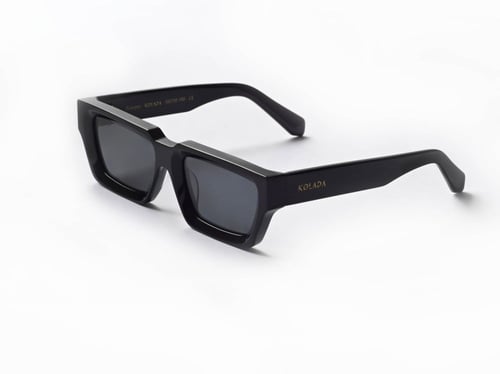 سكوربــيو أسود | أسود