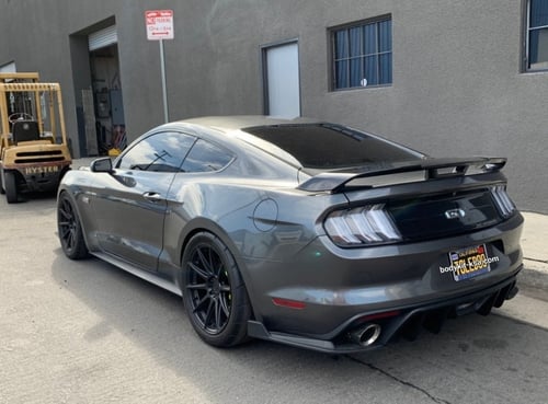 جناح بروفورمنس بكج اسود لماع