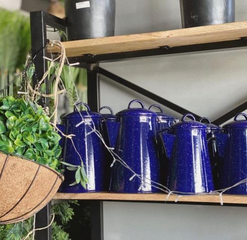 إبريق لون أزرق