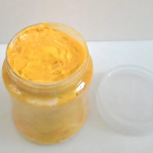 زبدة الجسم للترطيب والتفتيح