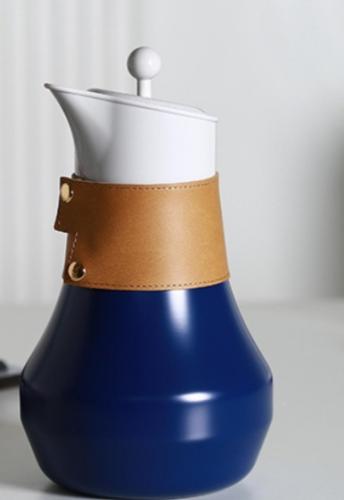 ترمس 0.65 ملي لون ازرق وابيض