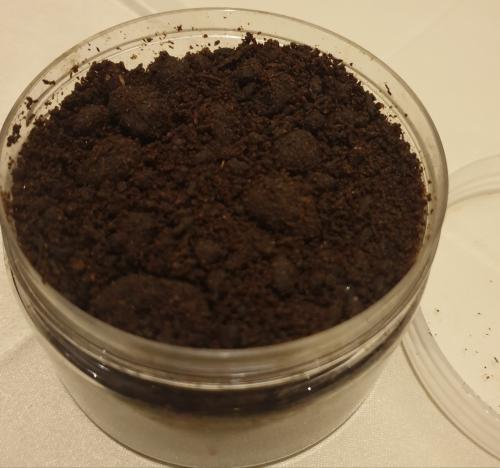 بخور بخشب الصندل واللبان والمسك رائحه جميله وثابته