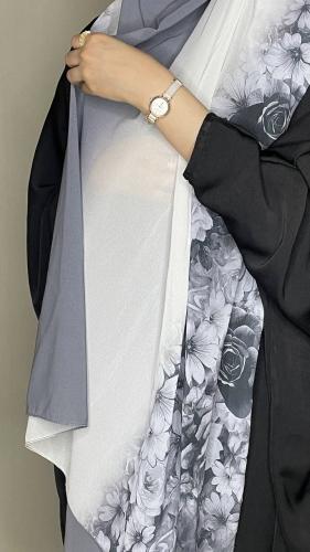 طرح بيضاء مموجه ومزينة بورود باللون الابيض والرماد...