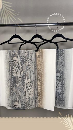 طرحة مموجه ومزينة بنقش ملون لتصميم أنثوي