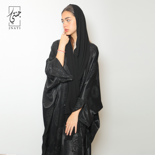 Luxurious black abaya with an elegant design