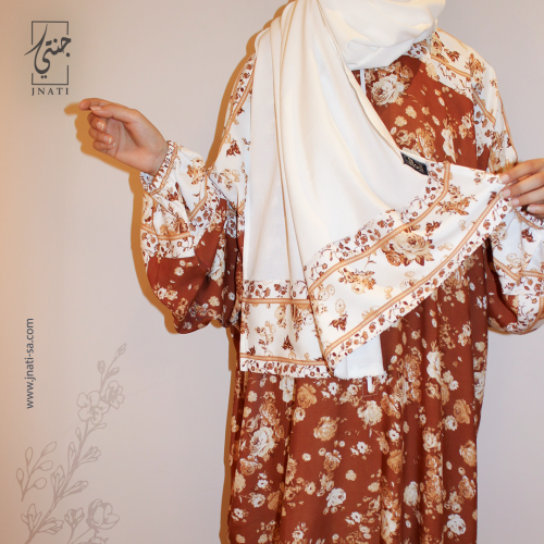 Prayer sheet with zipper made of embroidered cotton in hazelnut brown and connected white headscarf