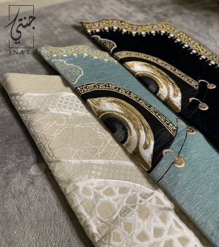 سجادة بقصة المرزاب باللون الأسود وأسفنج خفيف