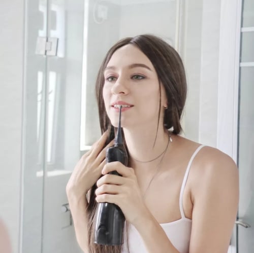 جهاز تنظيف الاسنان الذكي FairyWill