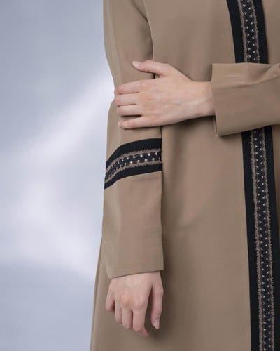 عباية بليزر بيج قماش كريب ناعم