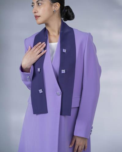 عباية بليزر لافندر أنيفي قماش كريب ناعم بياقة مزدو...