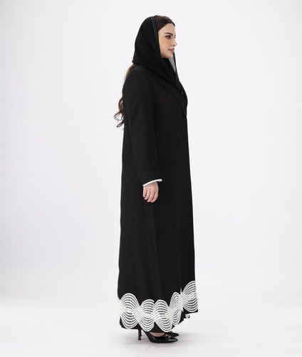 عباية بليز بلمسات الابيض