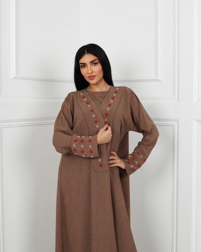 فستان عباية بيج قماش كريب شك يدوي