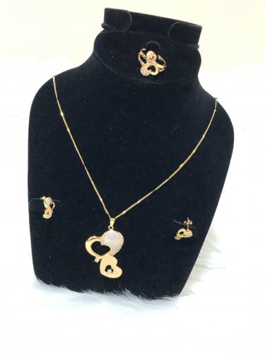 عقد قلوب مطلي