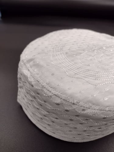 طاقية قصب منقط فضي