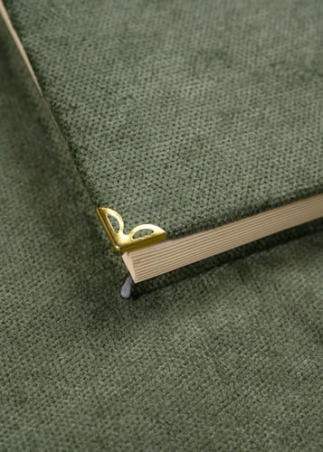 سجادة صلاة كانفاس أخضر زيتي مع مصحف مغلف