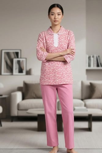 يونيفورم عاملات ببلوزة وبنطلون مشجر