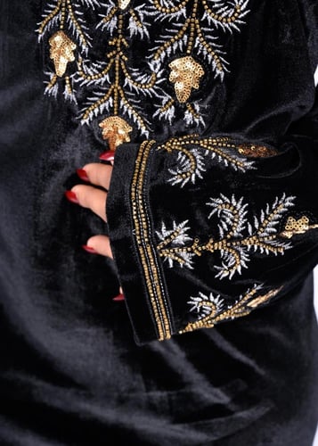 جلابية مخمل نسائي مطرزة