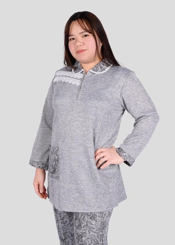 زي عاملات بتصميم دانتيل