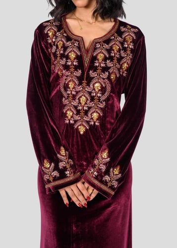 جلابية مخمل نسائي مطرزة