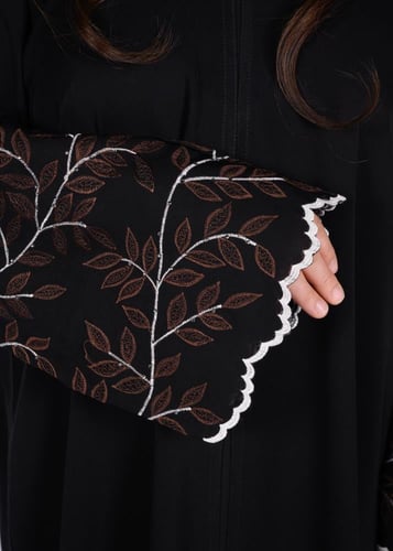 عباية سوداء باكمام مشجرة