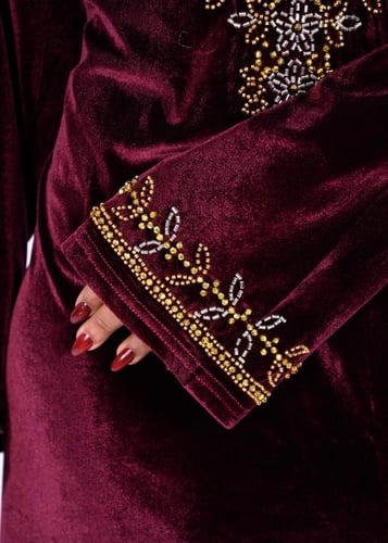 جلابية مخمل نسائي بتطريز امامي