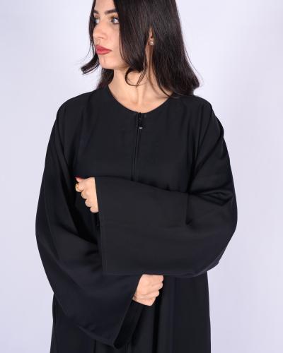 عباية نسائية سوداء بسحاب أمامي وجيوب جانبية