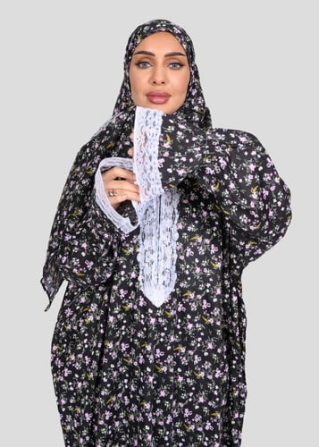 شرشف صلاة بنقشة ورد ودانتيل أبيض