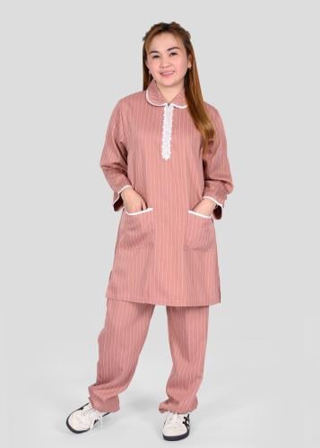 زي عاملات بتصميم دانتيل