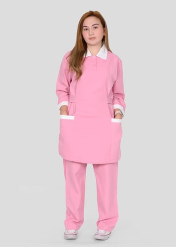 طقم يونيفورم عملي بياقة بيضاء