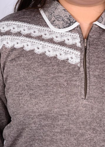 زي عاملات بتصميم دانتيل