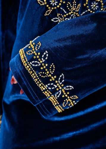 جلابية مخمل نسائي بتطريز امامي