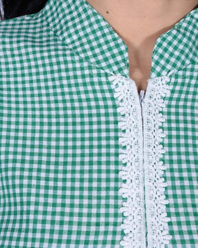 طقم عاملة منزلية بياقة دائرية كاروهات