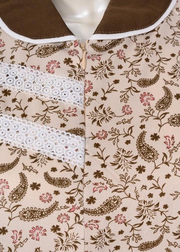 طقم زي عاملات بني بنقشة انيقة وياقة كلاسيكية