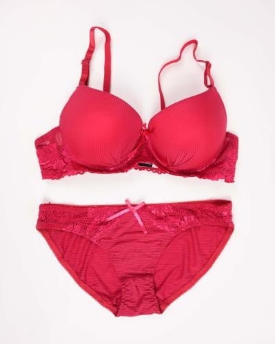 طقم ملابس داخلية بلون احمر