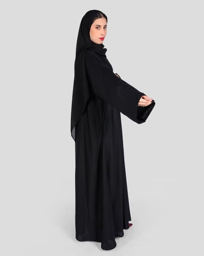 عباية سوداء بجيوب