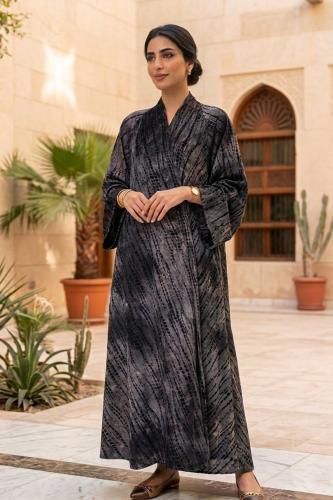 عباية كريب لون اسود بقصة واسعة