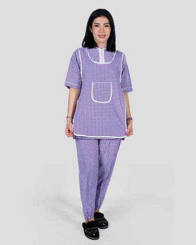 طقم عاملة منزلية مع مريلة مطبخ