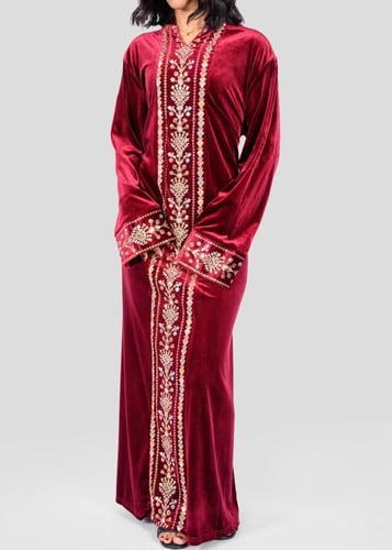 جلابية مخمل نسائي بتطريز انيق و اكمام طويلة