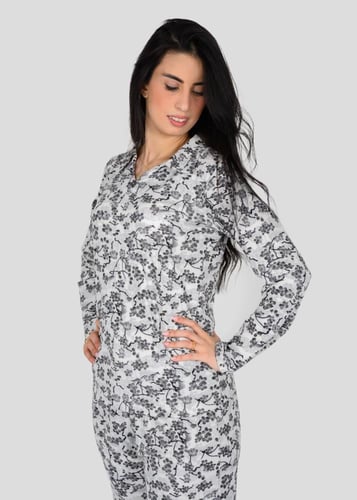 بجامة نسائية بلون ابيض و اسود