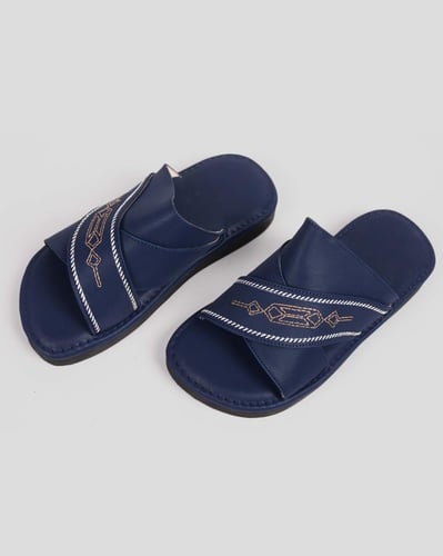 حذاء ولادي شرقي