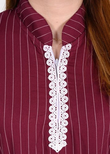 زي عاملات بتصميم دانتيل و جيوب امامية