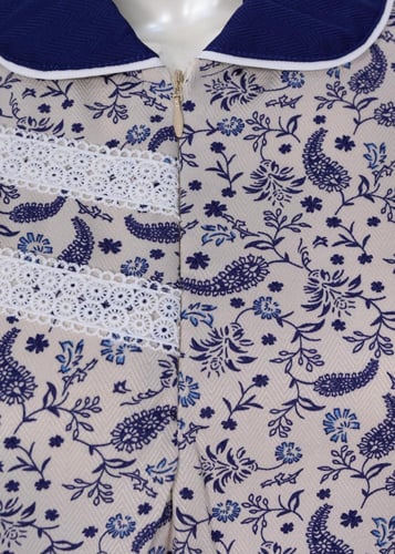 طقم زي عاملات بني بنقشة انيقة وياقة كلاسيكية