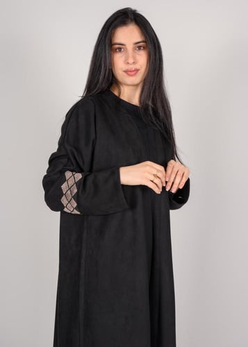 عباية شامواه شتوية مفتوحة بتفاصيل مطرزة