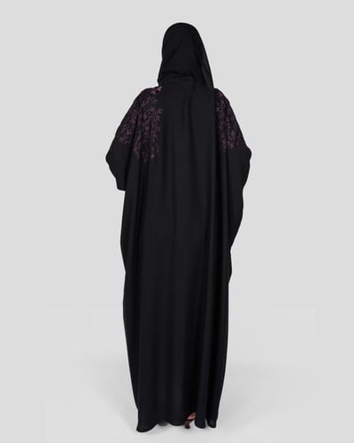 عباية سوداء بنقش امامي