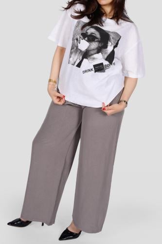 بلوزة نسائية بطبعة كلاسيكية