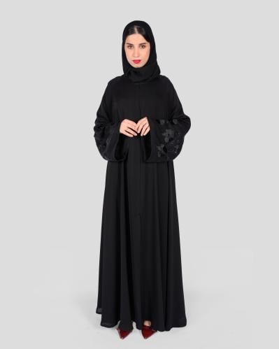 عباية سوداء بتطريز ازهار
