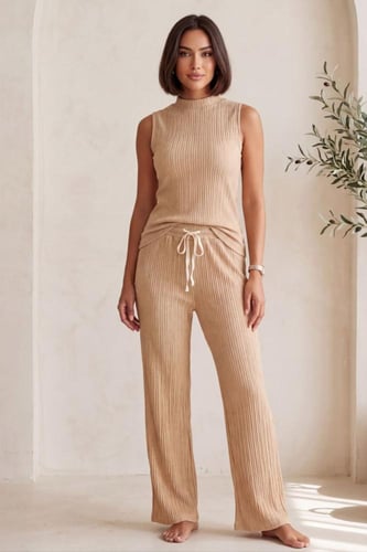 طقم بجامة نسائي ناعم بتصميم مريح يومي