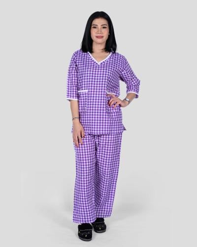 زي عاملة منزلية بلون بنفسجي كاروهات