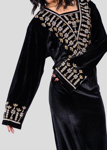 جلابية مخمل نسائية بتطريز امامي