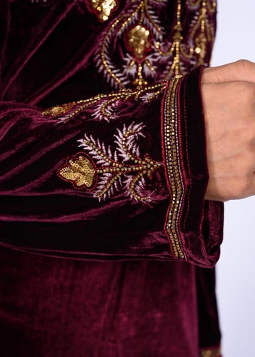 جلابية مخمل نسائي مطرزة